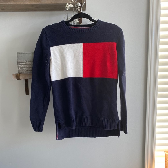 TOMMY Sweater 💜 - Picture 2 of 3